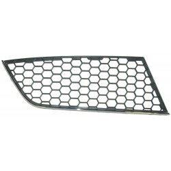 FRONT BUMPER RIGHT GRILL...